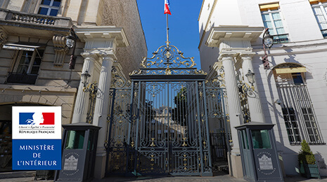 visuel Ministère de l'intérieur : Grille d' entrée du ministère
